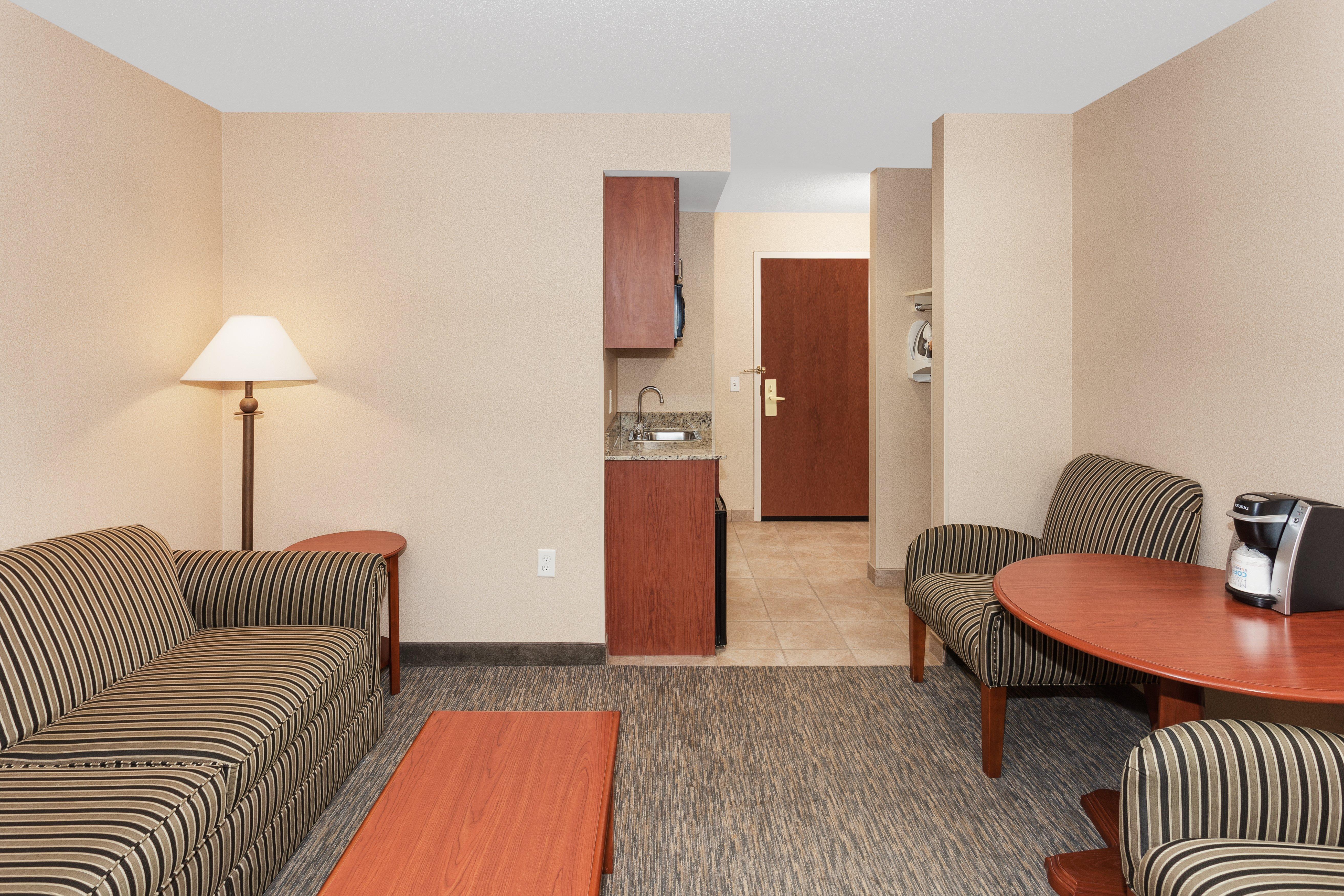 Holiday Inn Express & Suites Tilton By Ihg Exterior photo