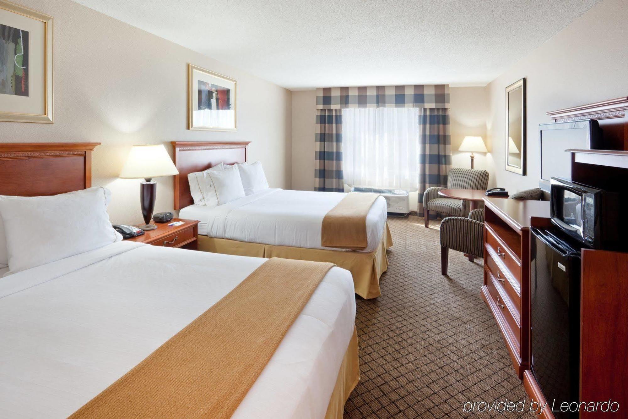 Holiday Inn Express & Suites Tilton By Ihg Exterior photo